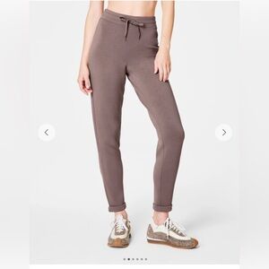 SPANX Air Essentials tapered sweatpants
Smoke color small